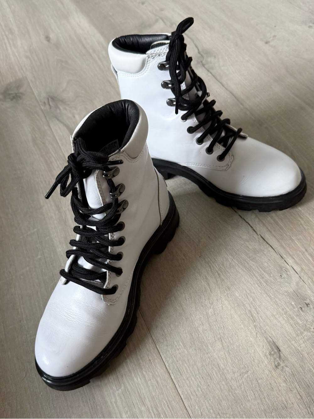 Sorel Lennox Waterproof Combat Boots White Black Lug Sole Women’s 7.5 Like New